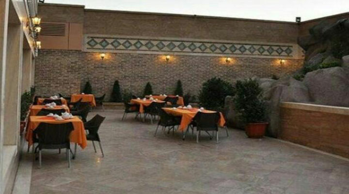 نمای کافی شاپ هتل تابران مشهد