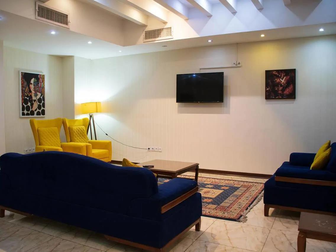 آپارتمان مبله (یاس 5) در صادقیه تهران