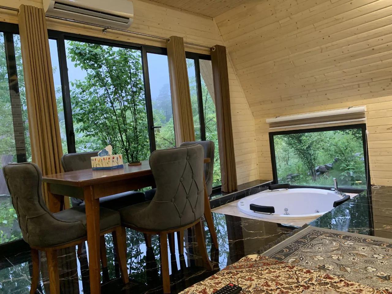 کلبه سوئیسی مرس با جکوزی لفور