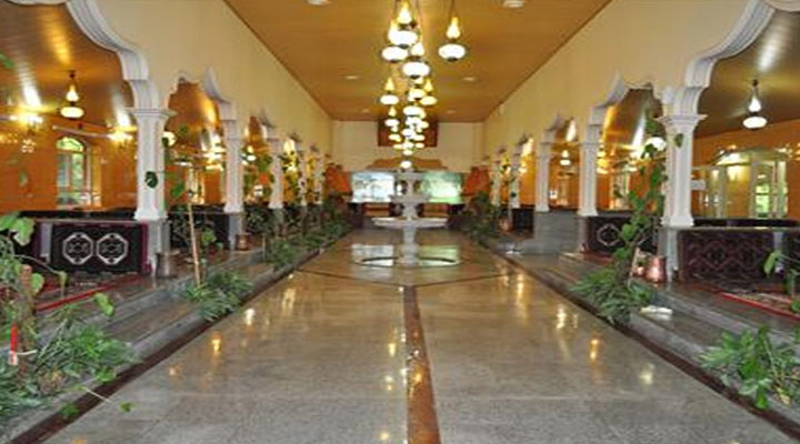 نمای لابی هتل پتروشیمی تبریز