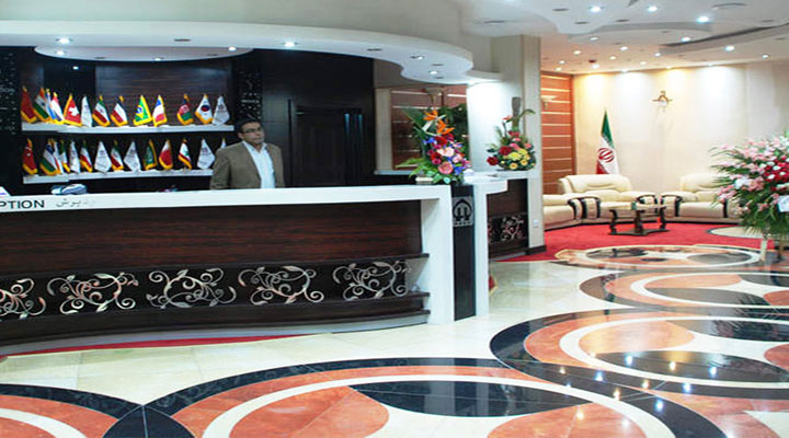 نمای پذیرش هتل پارسیا قم