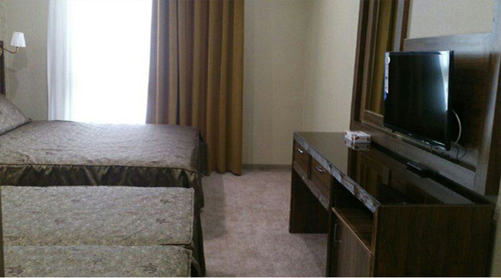 اتاق هتل شاکر مشهد