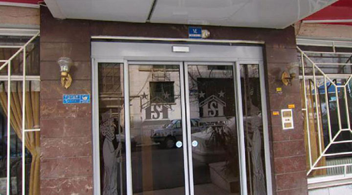 نمای ورودی هتل ساسان تهران