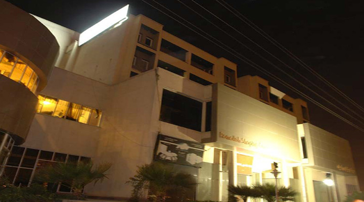 نمای بیرونی هتل رمیله عسلویه