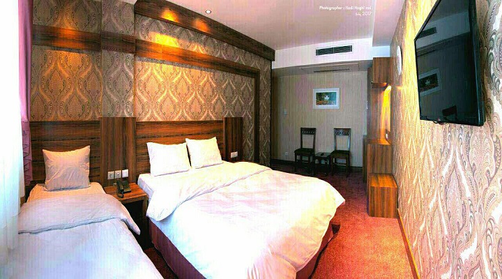 اتاق سه تخته هتل کارن مشهد