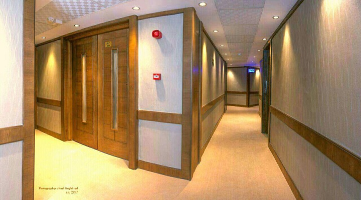 نمای راهرو هتل کارن مشهد