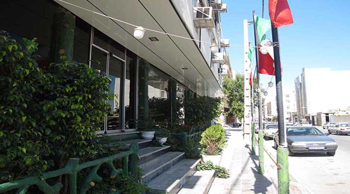 نمای ورودی هتل آپارتمان آسمان ۱ بوشهر
