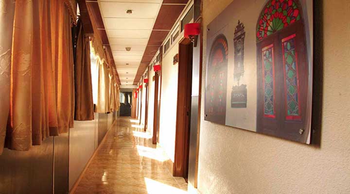 نمای راهرو هتل آپارتمان آسمان ۱ بوشهر