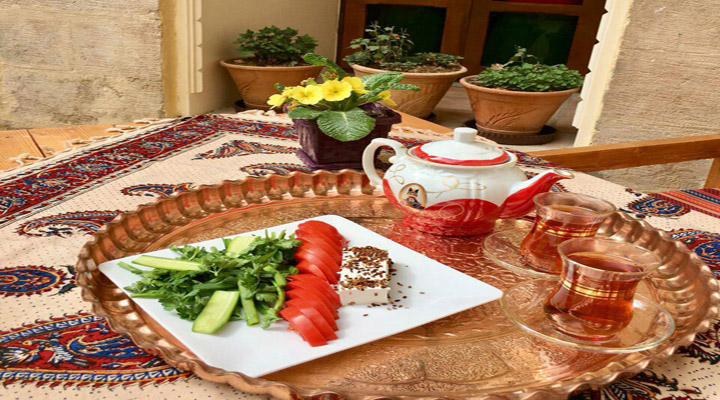 نمای اقامتگاه سنتی ۵دری شیراز