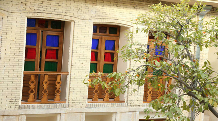 نمای اقامتگاه سنتی ۵دری شیراز