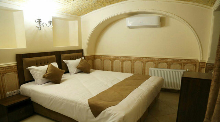 نمای اتاق اقامتگاه سنتی ۵دری شیراز