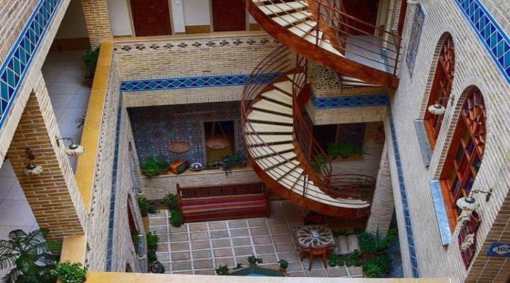عکس اقامتگاه سنتی درباری شیراز
