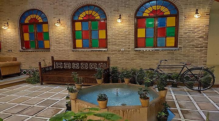 عکس اقامتگاه سنتی درباری شیراز