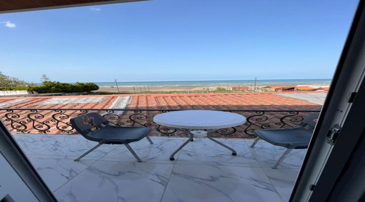 تراس رو به دریا