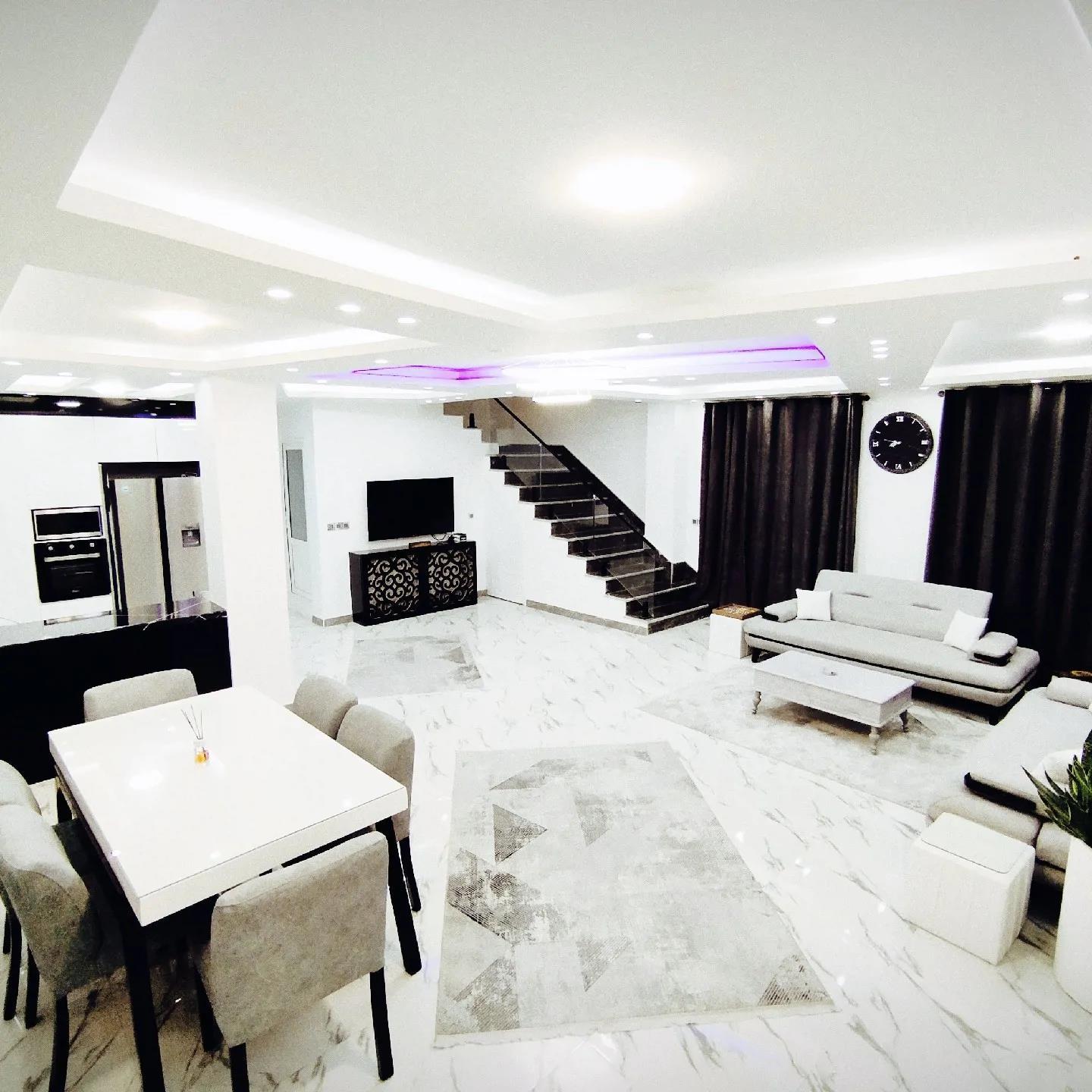 ویلا تریپلکس با استخر روباز و سرپوشیده آبگرم سیترین محمودآباد