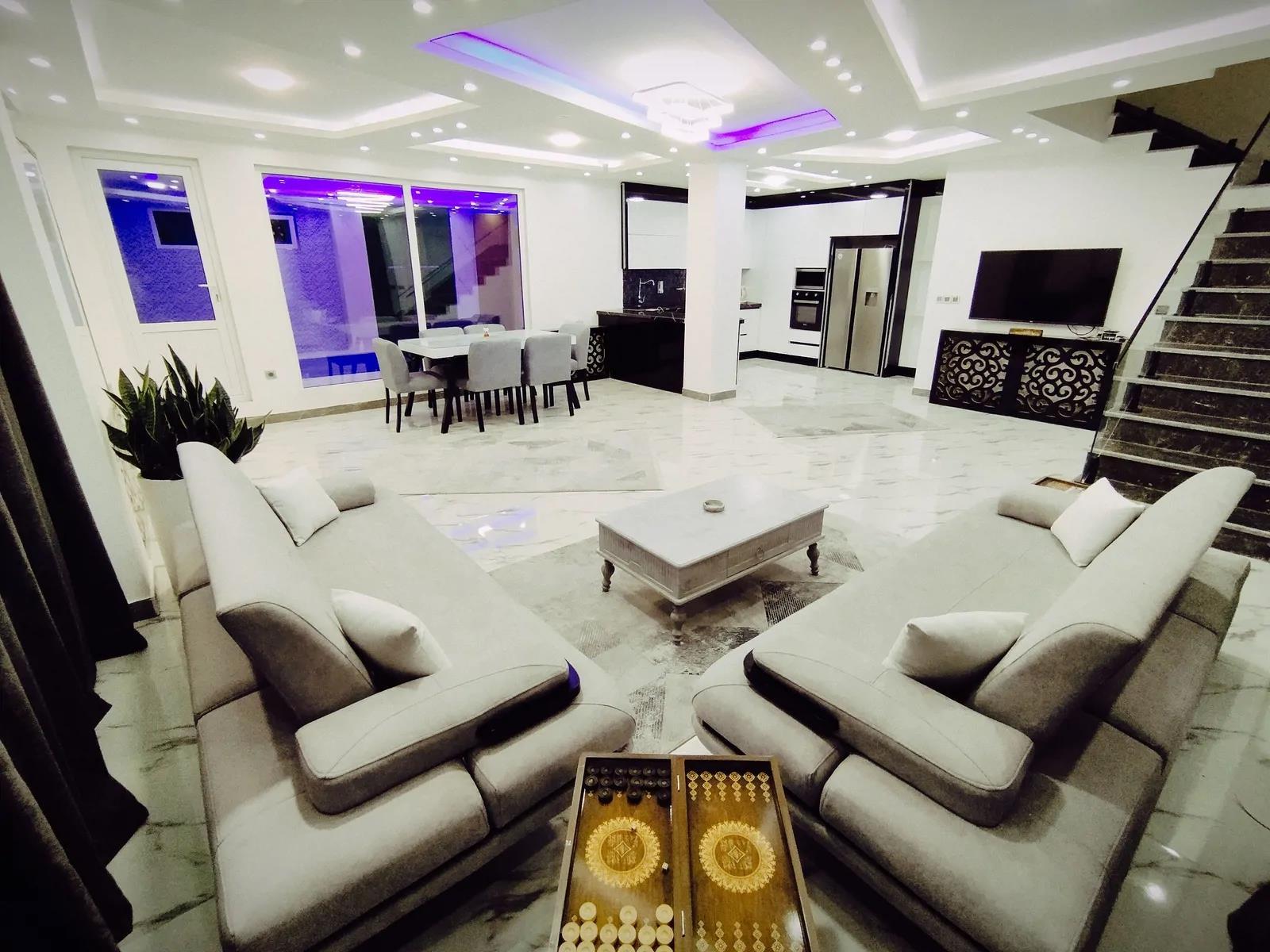 ویلا تریپلکس با استخر روباز و سرپوشیده آبگرم سیترین محمودآباد