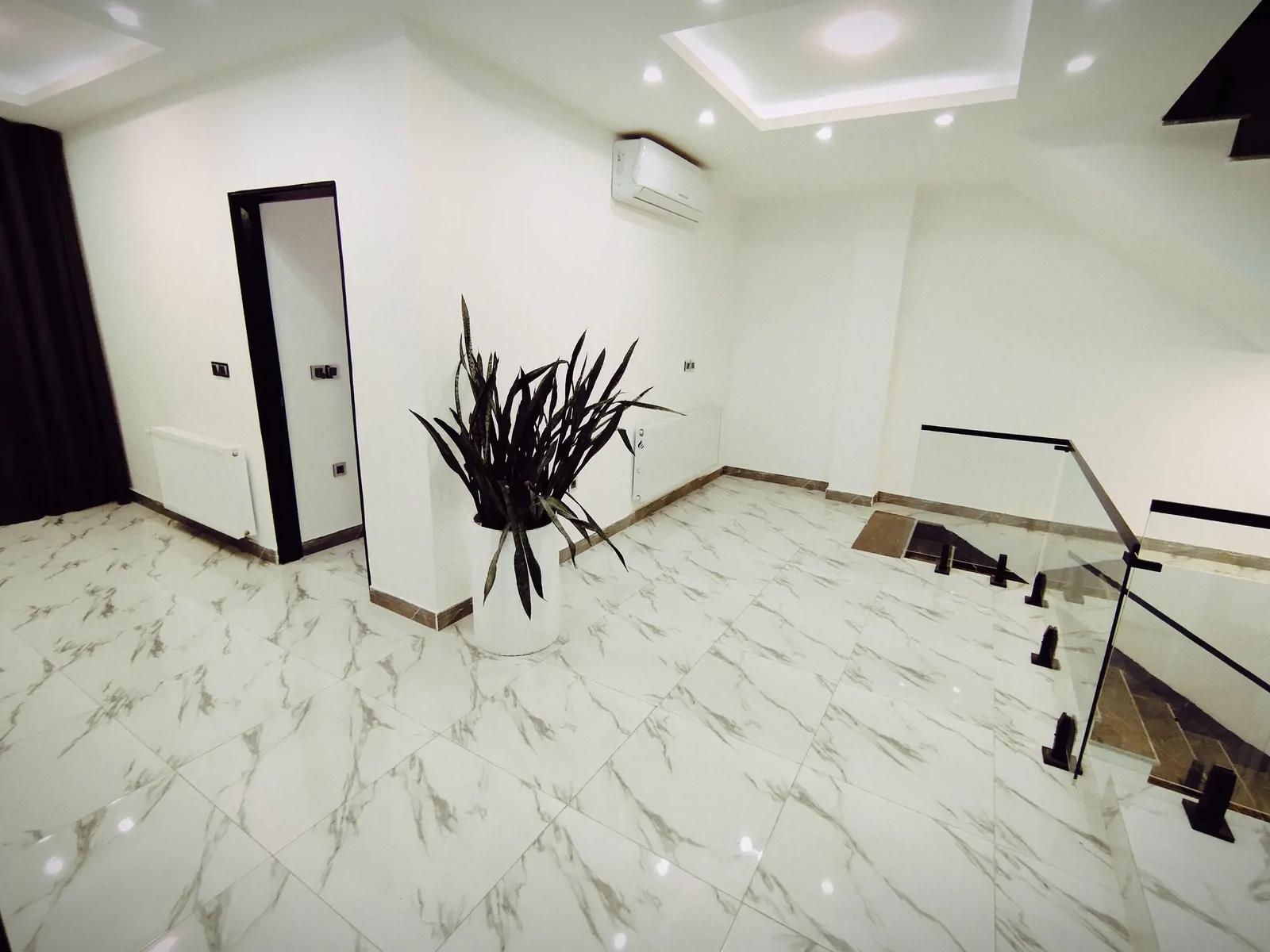 ویلا تریپلکس با استخر روباز و سرپوشیده آبگرم سیترین محمودآباد