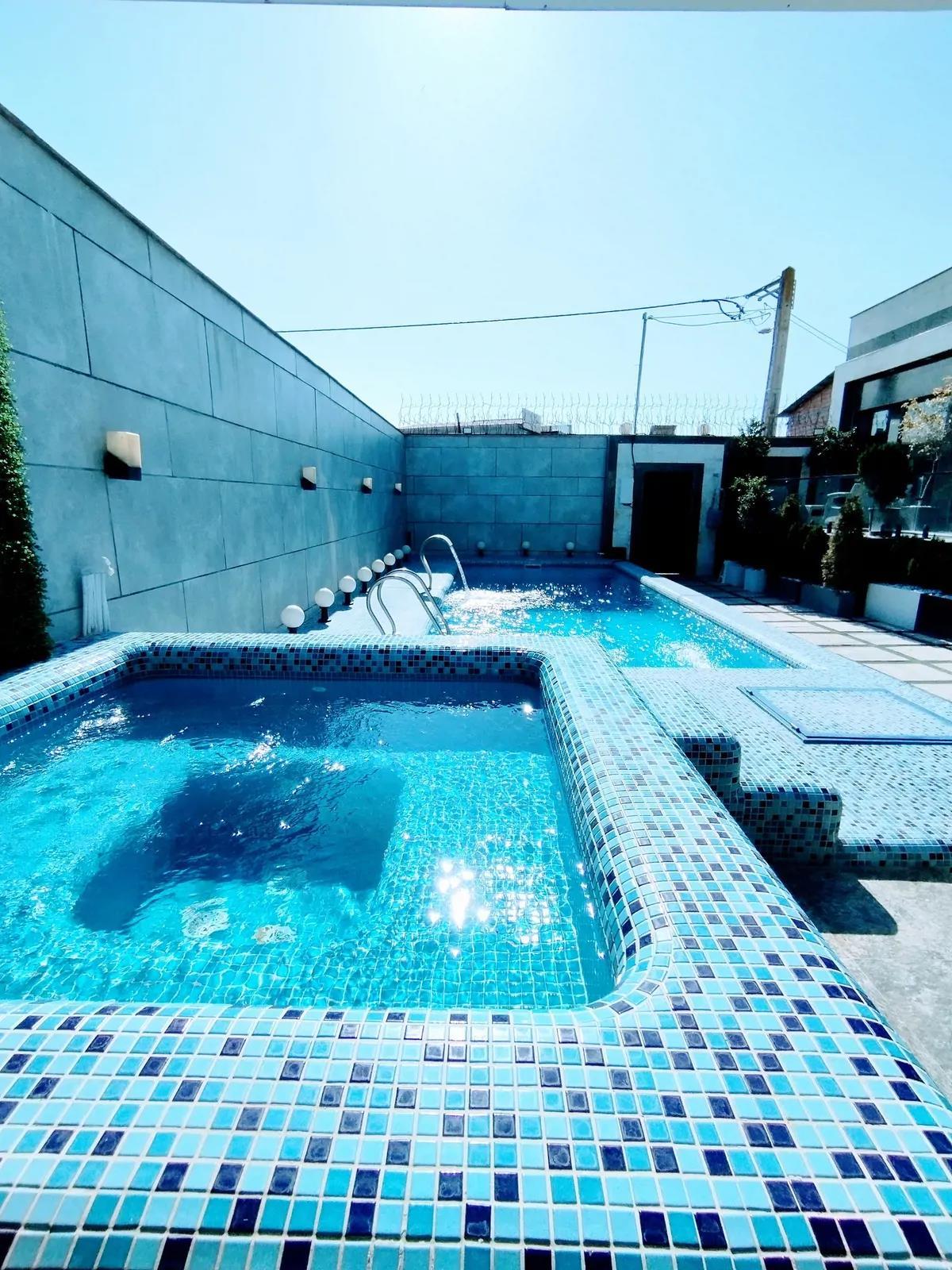 ویلا تریپلکس با استخر روباز و سرپوشیده آبگرم سیترین محمودآباد