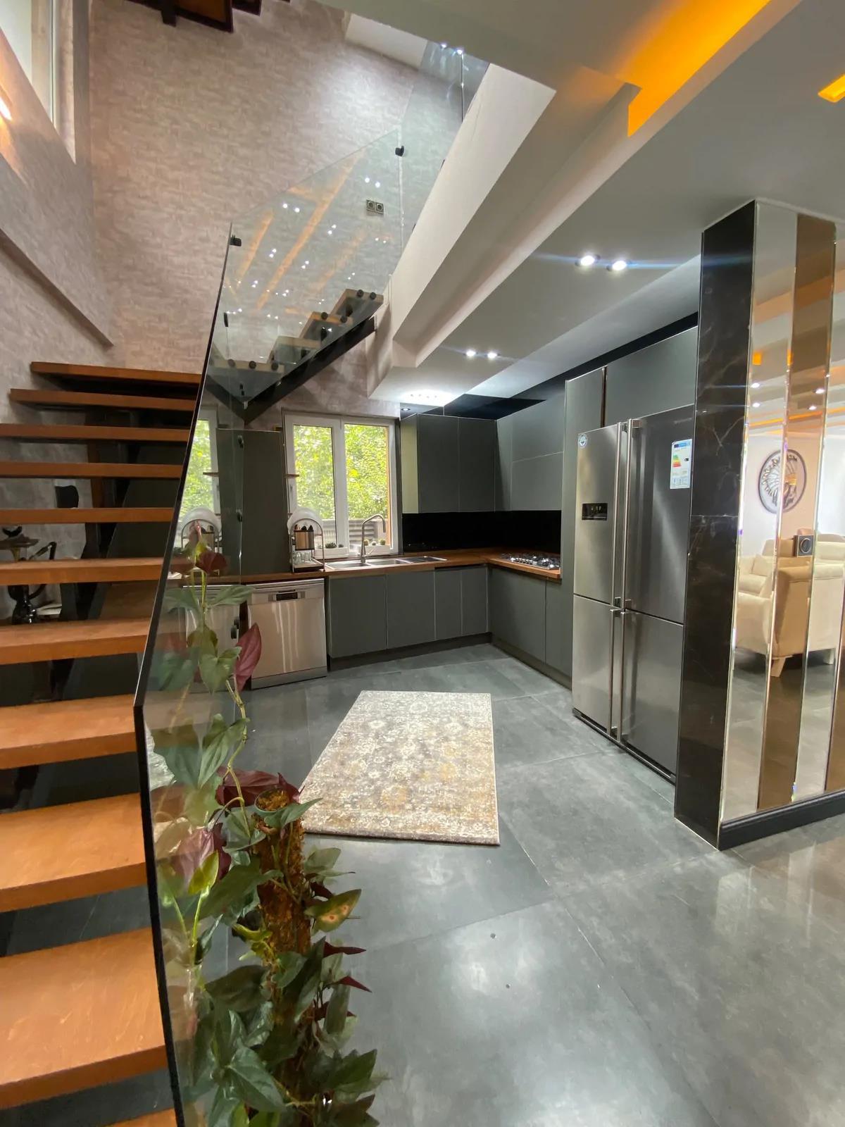 ویلا لاکچری مدرن عباس آباد با بیلیارد کلاردشت