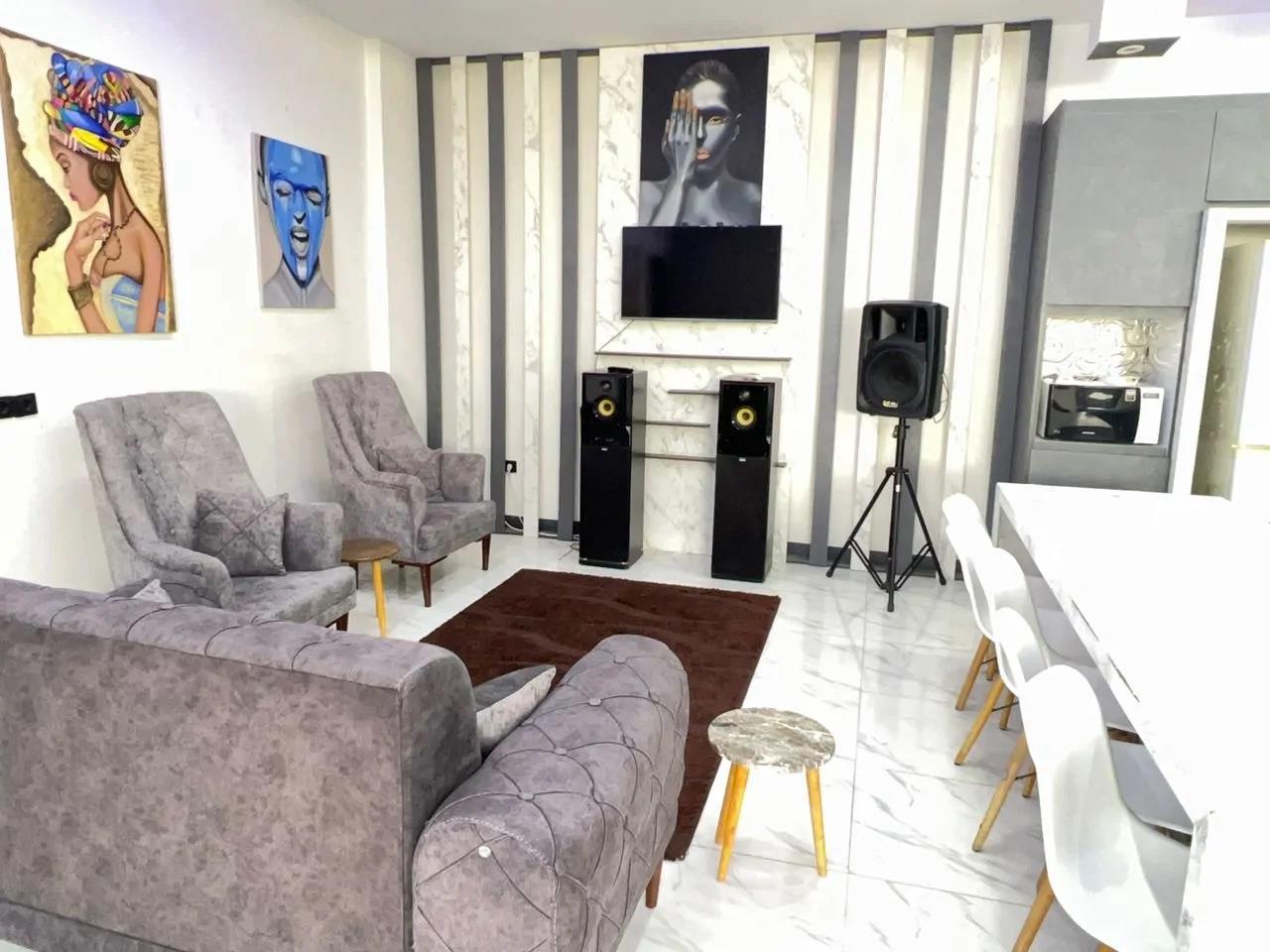 ویلا استخردار ابگرم سرپوشيده و روباز مرواريد سهیلیه