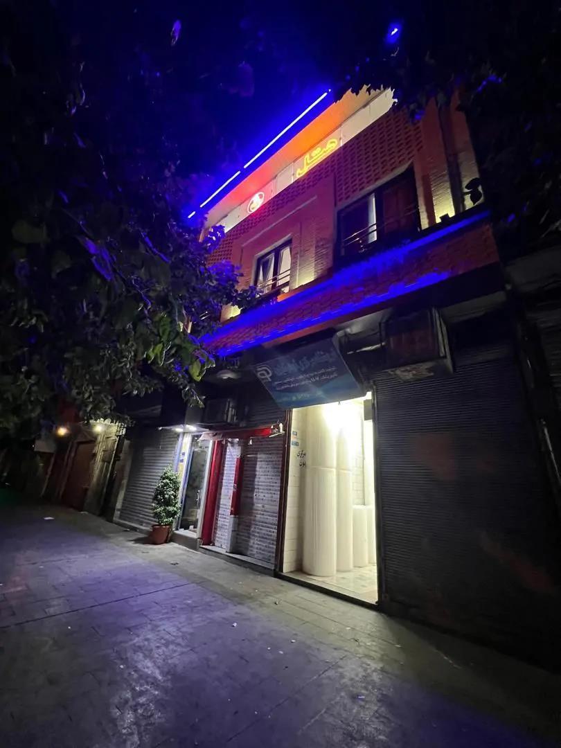 مهمانسرا رز در پانزده خرداد بازار بزرگ تهران