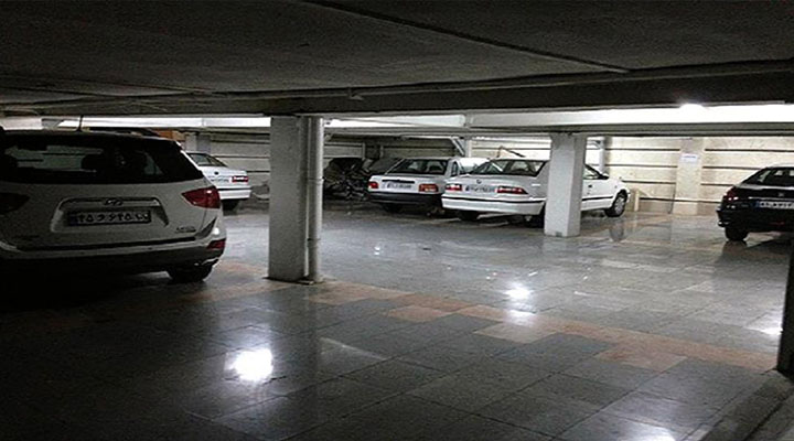 نمای پارکینگ هتل آزادی تهران