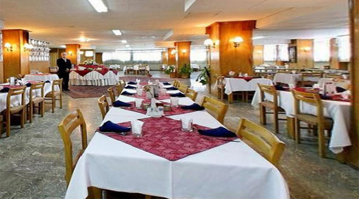 نمای رستوران هتل صدرا شیراز