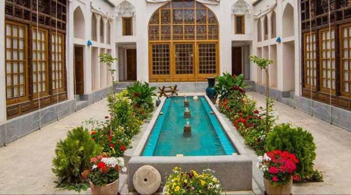 نمای حیاط هتل کیانپور اصفهان