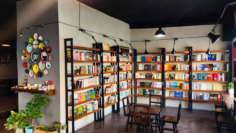 معروف ترین کافه کتاب در مشهد