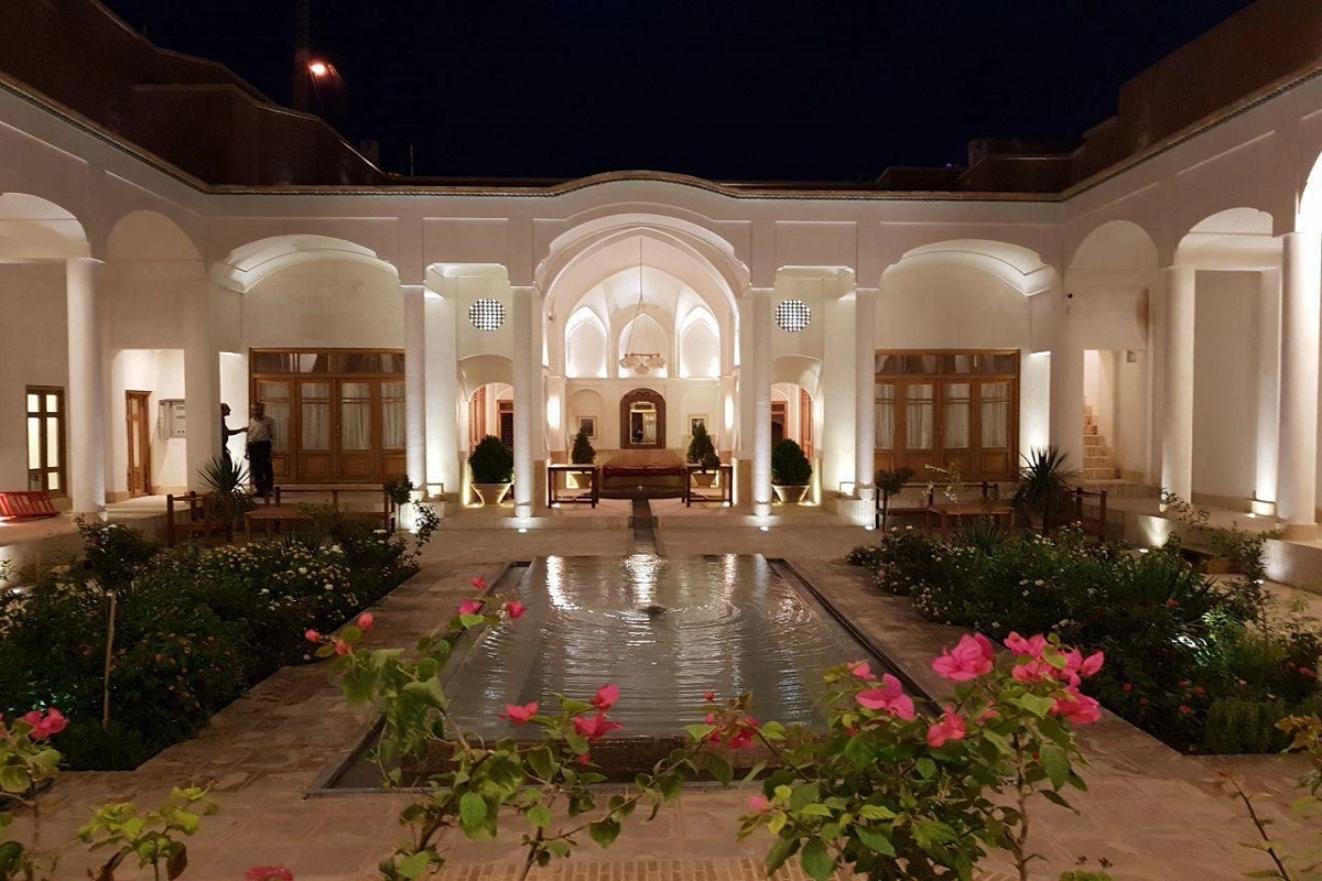 اقامتگاه سنتی  سرای درب باغ کاشان