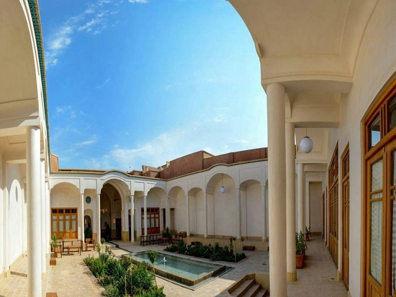 اقامتگاه سنتی  سرای درب باغ کاشان