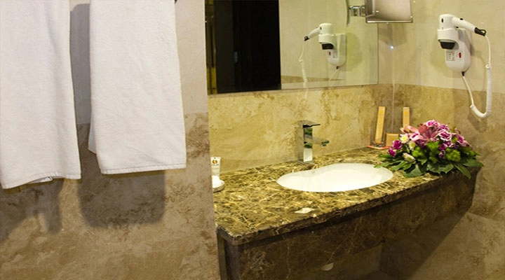 نمای سرویس بهداشتی هتل رویال شیراز
