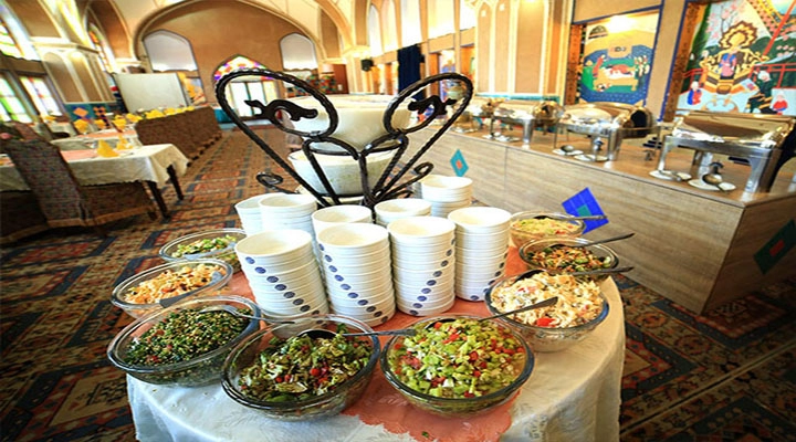نمای رستوران هتل باغ مشیر الممالک یزد