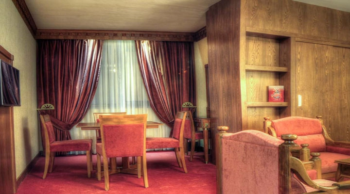 نمای هتل زندیه شیراز