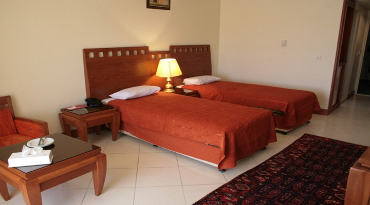 اتاق دو تخته تویین هتل بزرگ زنجان
