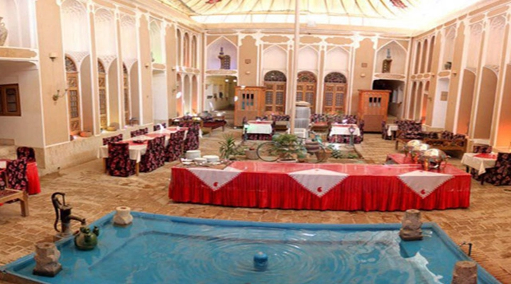 نمای حیاط داخلی هتل موزه فهادان یزد