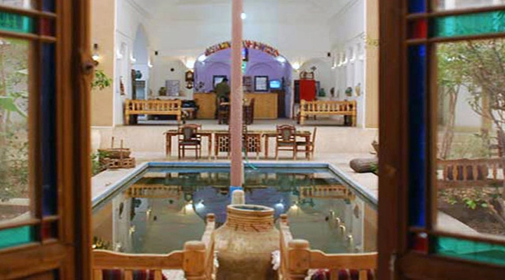 لابی و پذیرش هتل کهن کاشانه یزد