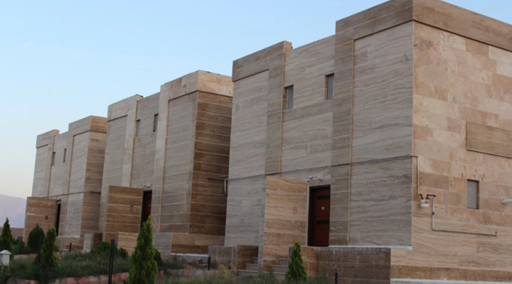 نمای بیرونی ویلا کوهستانی ارس جلفا