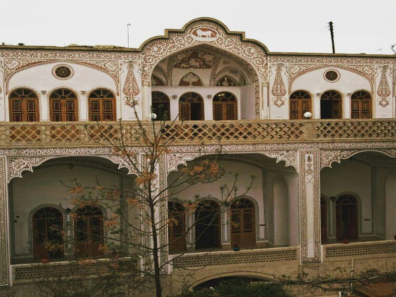 اقمتگاه سنتی خادمی