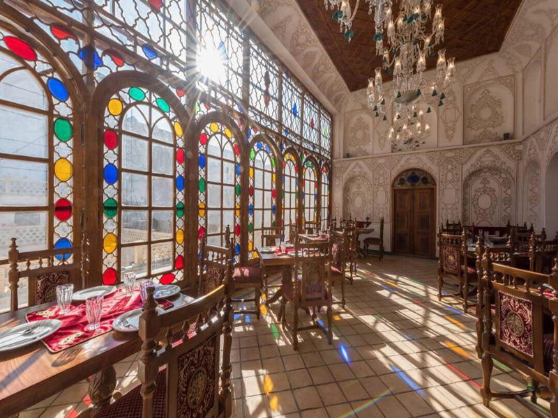 هتل سنتی قصر منشی