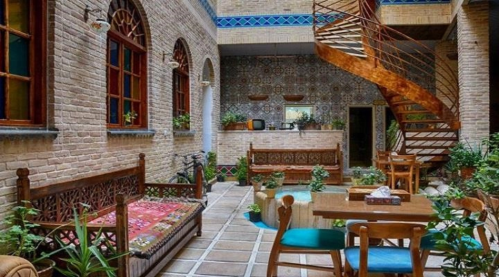 عکس اقامتگاه سنتی درباری شیراز