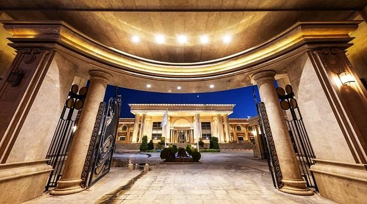 عکس هتل سیب و نار یزد	