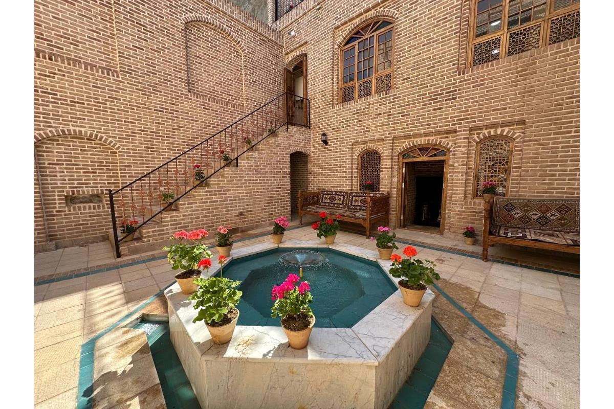 اقامتگاه سنتی  خانه یار قزوین